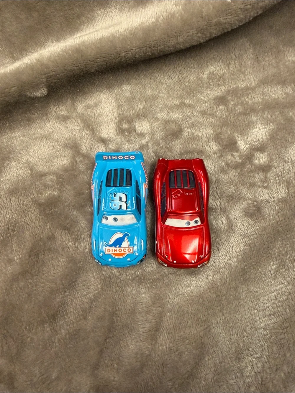Lot Of 2 Disney Pixar Cars Dinoco Blue & Red McQueen with Twin Lenticular Eyes